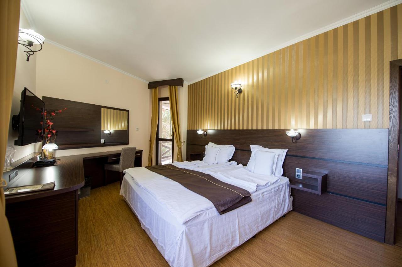Family Hotel Hebar Batak Exterior photo