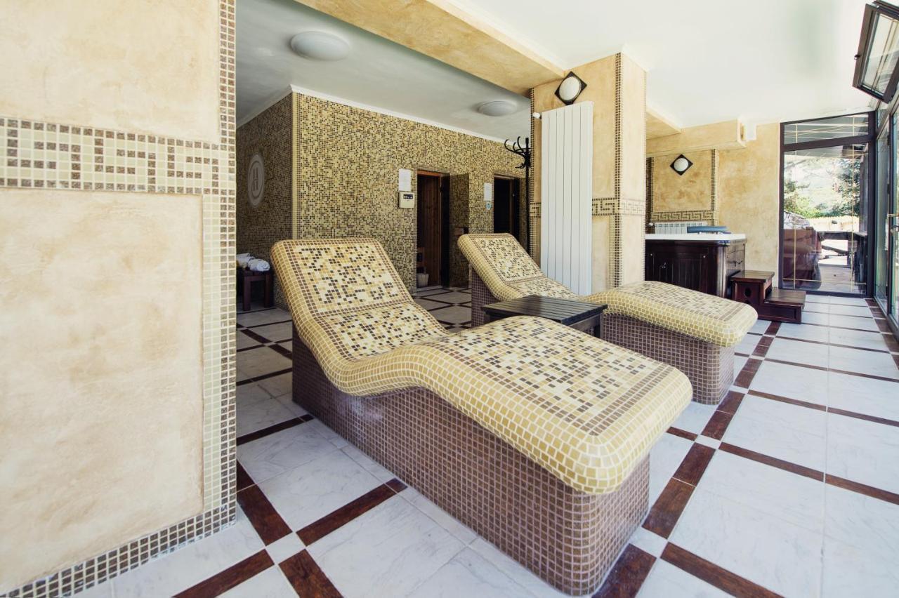 Family Hotel Hebar Batak Exterior photo