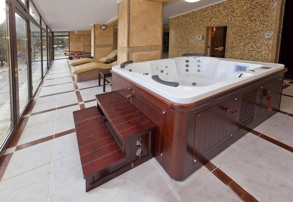 Family Hotel Hebar Batak Exterior photo
