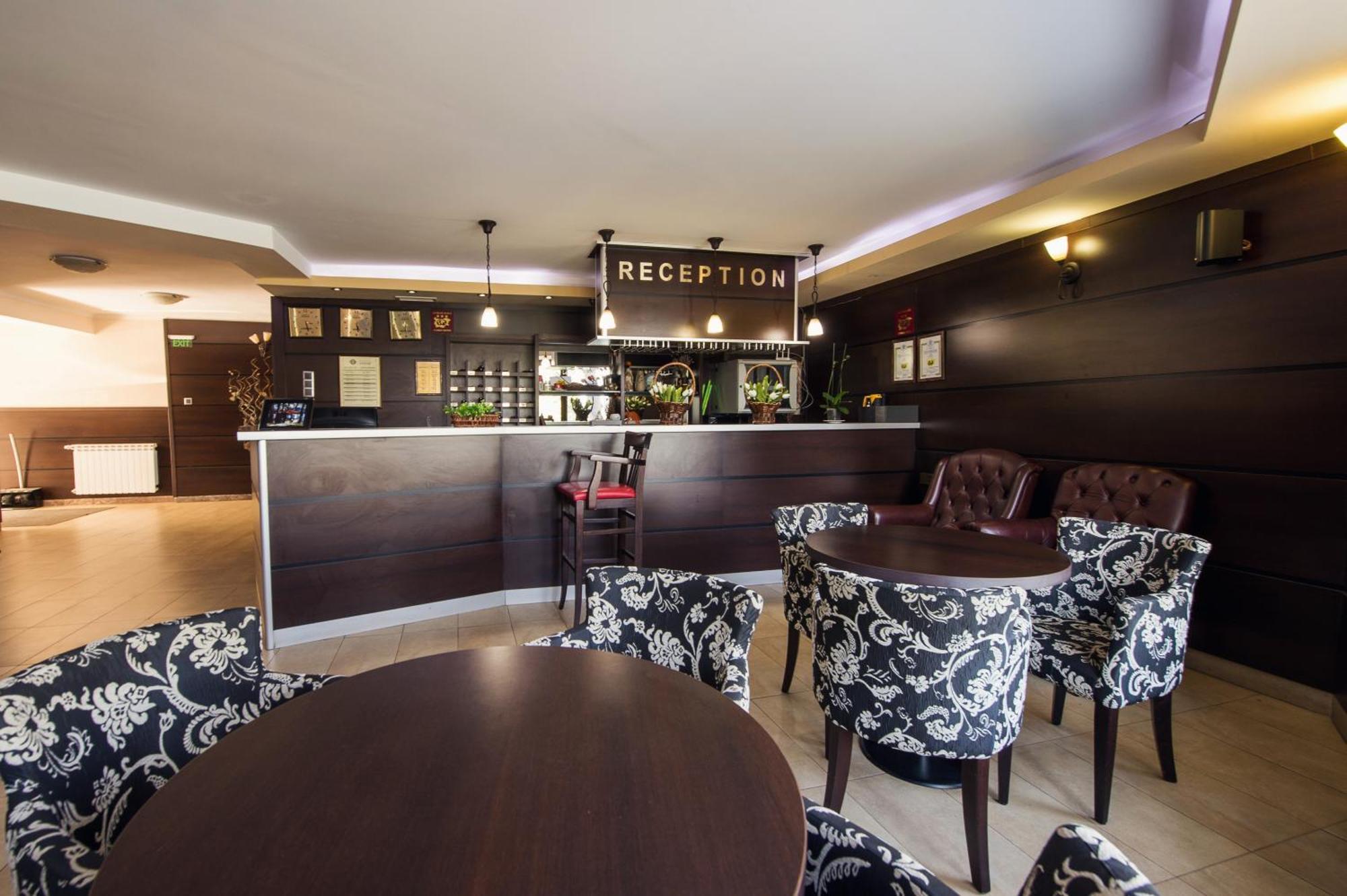 Family Hotel Hebar Batak Exterior photo