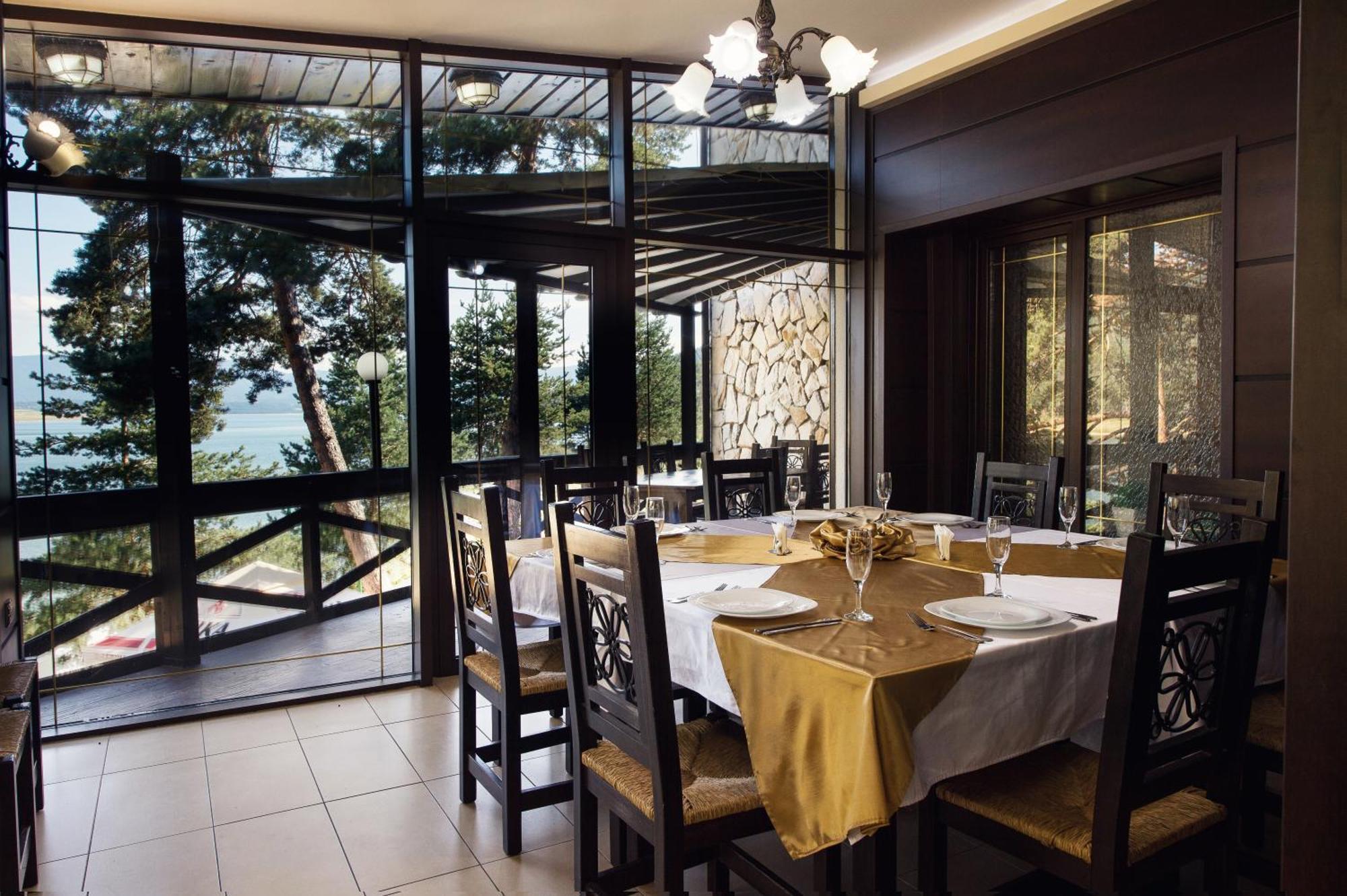 Family Hotel Hebar Batak Exterior photo